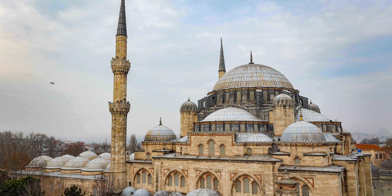 İBB, Şehzadebaşı Camii haziresindeki mezarlara zarar iddialarına yanıt verdi