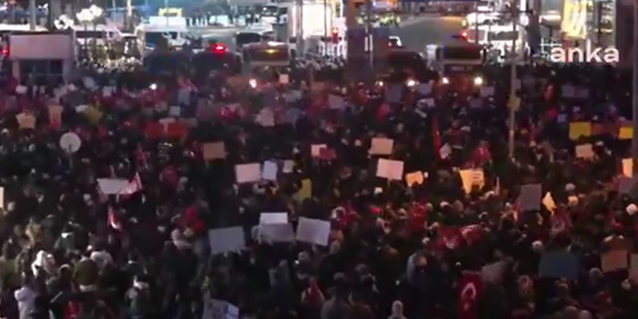 Ankara'da polis, Kızılay Meydanı'na çıkan caddeyi kapattı! Eylemin adresi değişti...