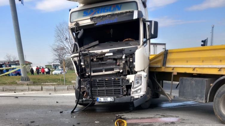 Tekirdağ'da TIR yolcu minibüsüne çarptı: 5 kişi hayatını kaybetti