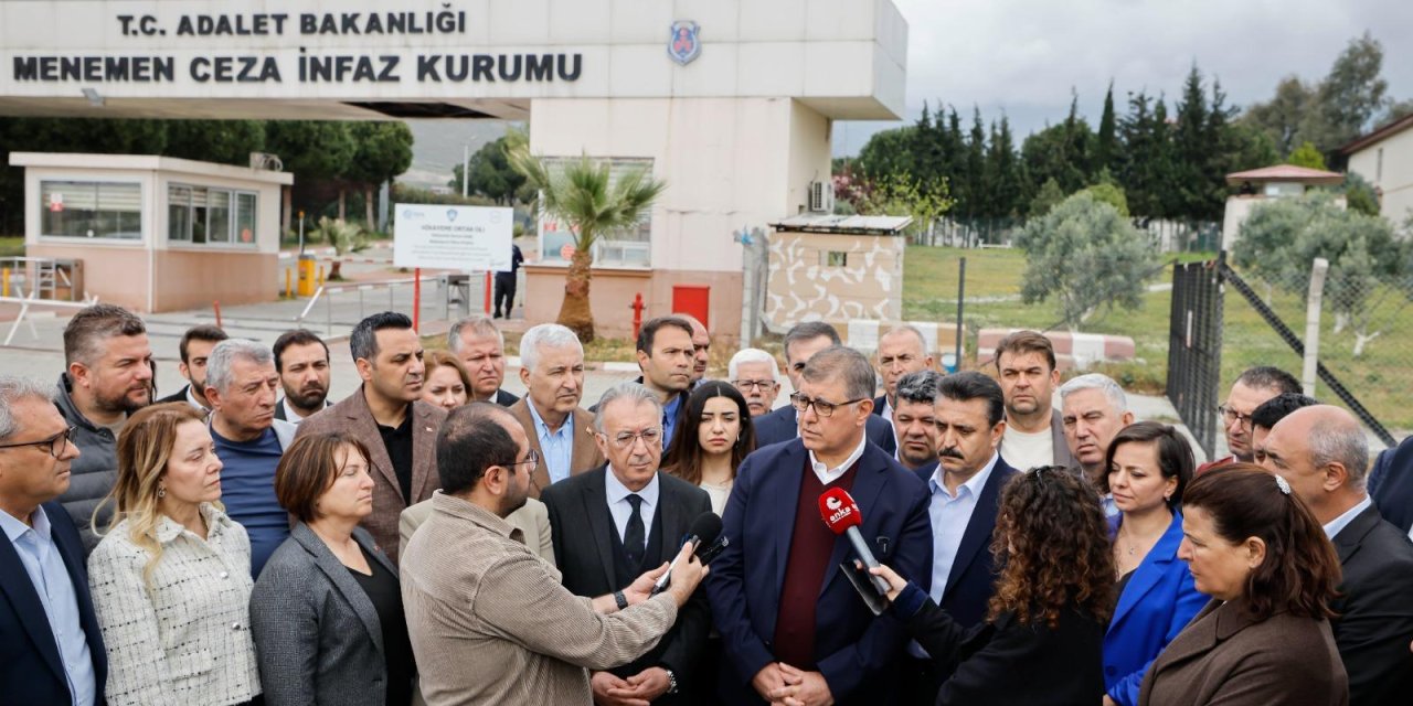 Cemil Tugay'dan İzmir'de tutuklanan gençlere ziyaret: "Kötü muameleye maruz bırakılmaları kabul edilemez”
