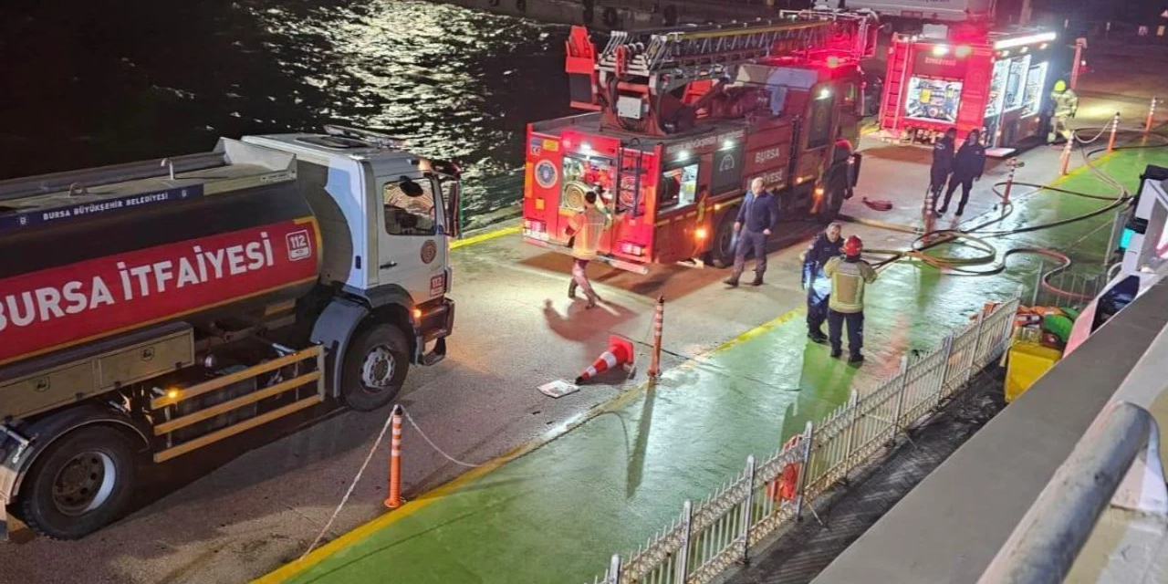 Deniz otobüsünde yangın alarmı! 5 kişi hastaneye kaldırıldı