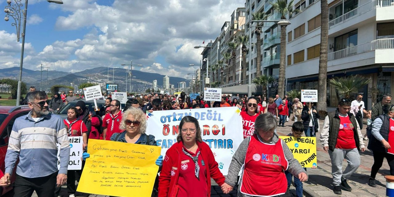 Otizmli bireyler için yürüdüler: “Eşit yurttaşlık istiyoruz”