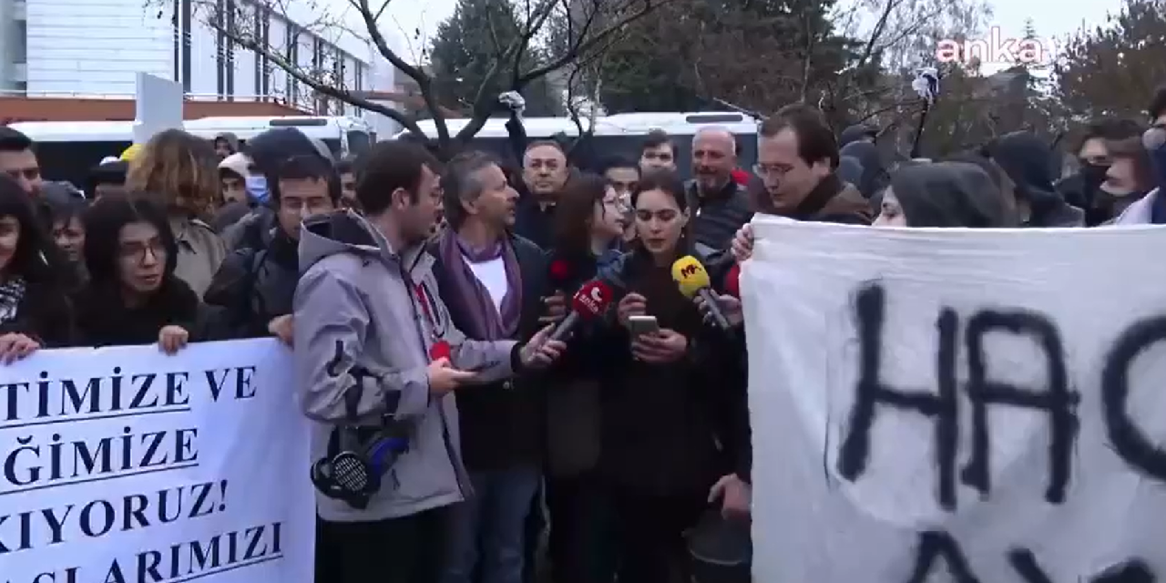 Ankara'da üniversiteliler, soruşturma kıskacına karşı YÖK'e yürüdü