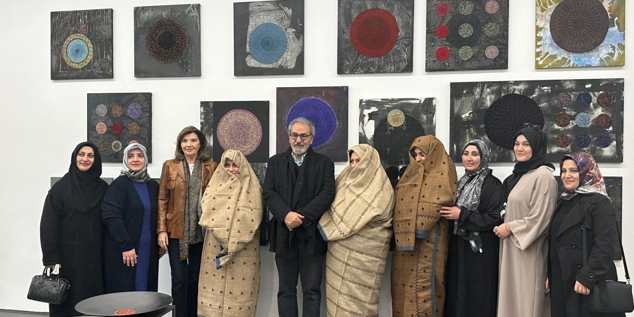 Gölgeyle barış, güneşle buluşma: Hüsamettin Koçan’ın “Gölgenin Arkasındaki” sergisine Bayburt’tan anlamlı katılım