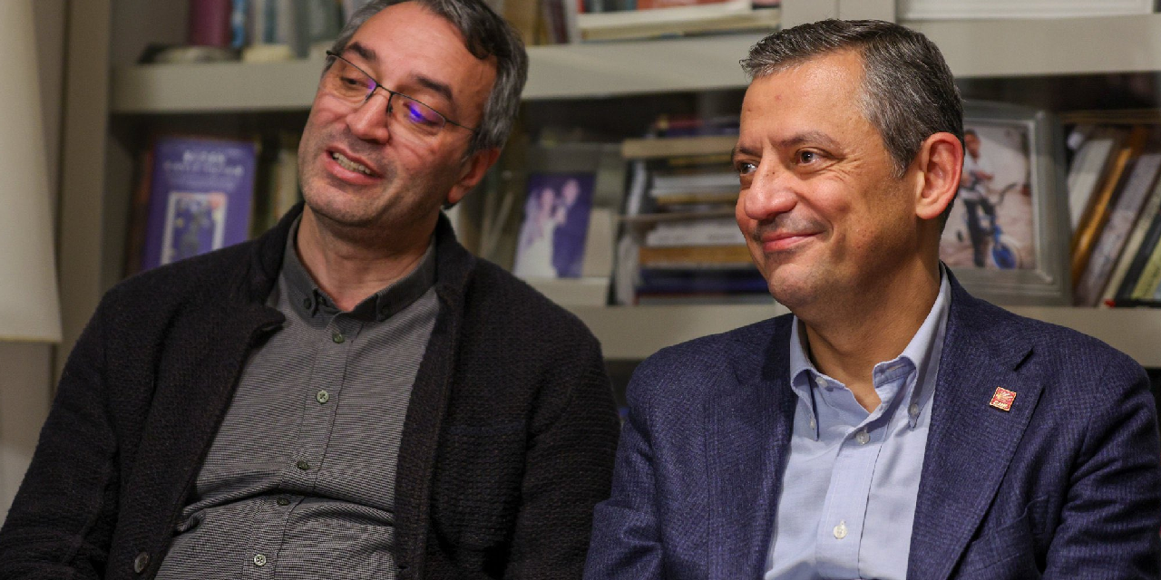 Özgür Özel, ev hapsi alan Mahir Polat'ı evinde ziyaret etti