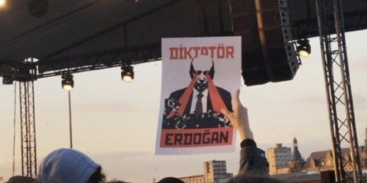 'Diktatör Erdoğan' dövizi taşıyan 3 öğrenci tutuklandı!