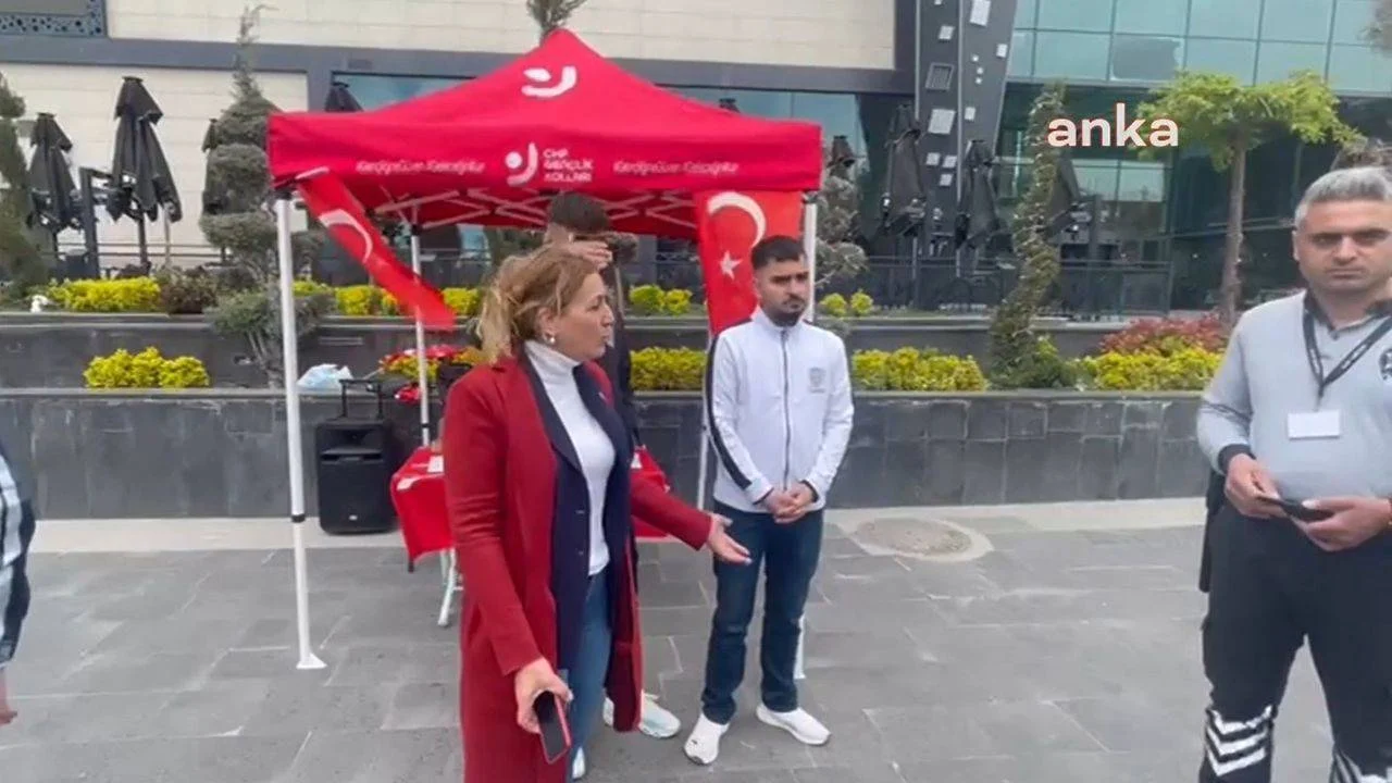 Elazığ’da CHP standına müdahale: “AVM halkın, ayrımcılığı kabul etmiyoruz”