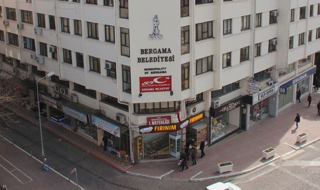 Bergama'da AKP döneminde yapılan iki parka 7 milyon lira ödenebilecek iken 22 milyon lira ödendi