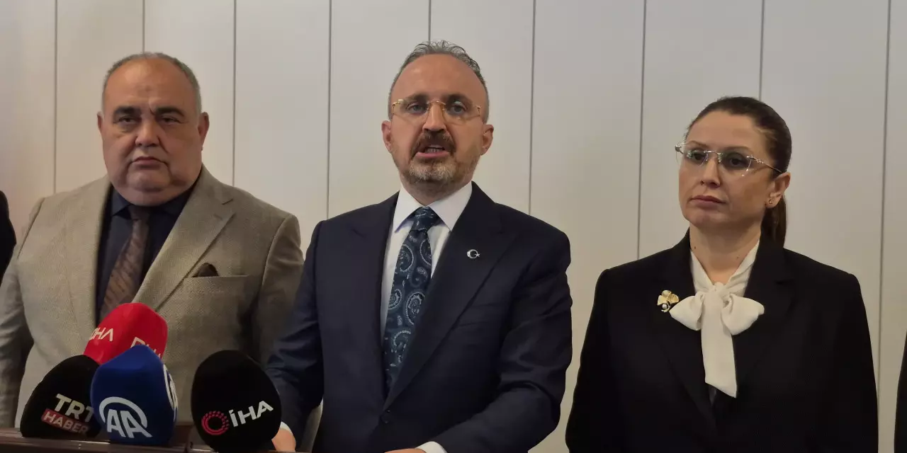 AKP'li Bülent Turan'dan Özgür Özel'e 'protesto' tepkisi: Sokak acziyettir, beceriksizliktir