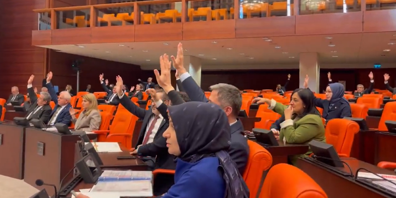 CHP'nin öğrencilere bir öğün yemek teklifi AKP-MHP oylarıyla reddedildi
