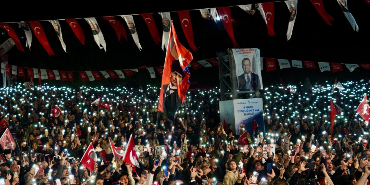 CHP mitinginde konuşan 20 yaşındaki genç: Fabrikada ölecek kadar büyüksek, hak arayacak kadar da büyüğüz
