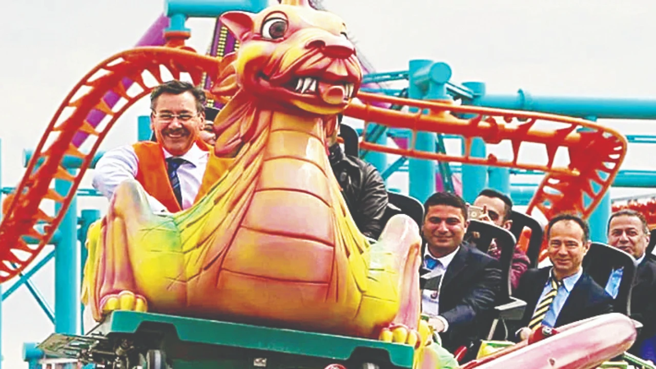 AKP'li vekiller milyonlarca liranın çöp olduğu dinozorları savundu: CHP'li Yavuzyılmaz çileden çıktı