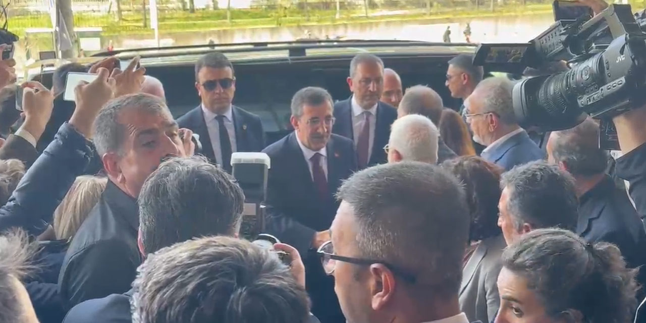 Cumhurbaşkanı Yardımcısı Cevdet Yılmaz: ‘Sırrı Bey'in durumuyla ilgili daha olumlu haberler alıyoruz’