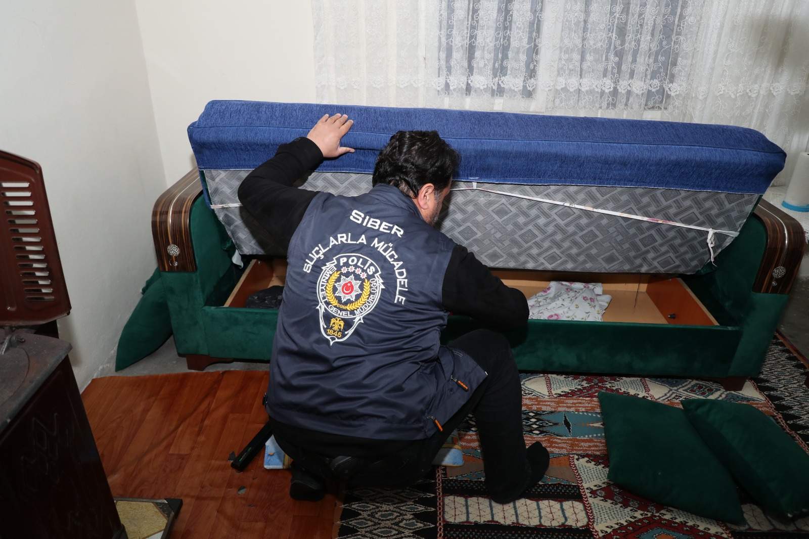 Mersin'de 'evde paketleme işi' operasyonu: 17 şüpheli yakalandı