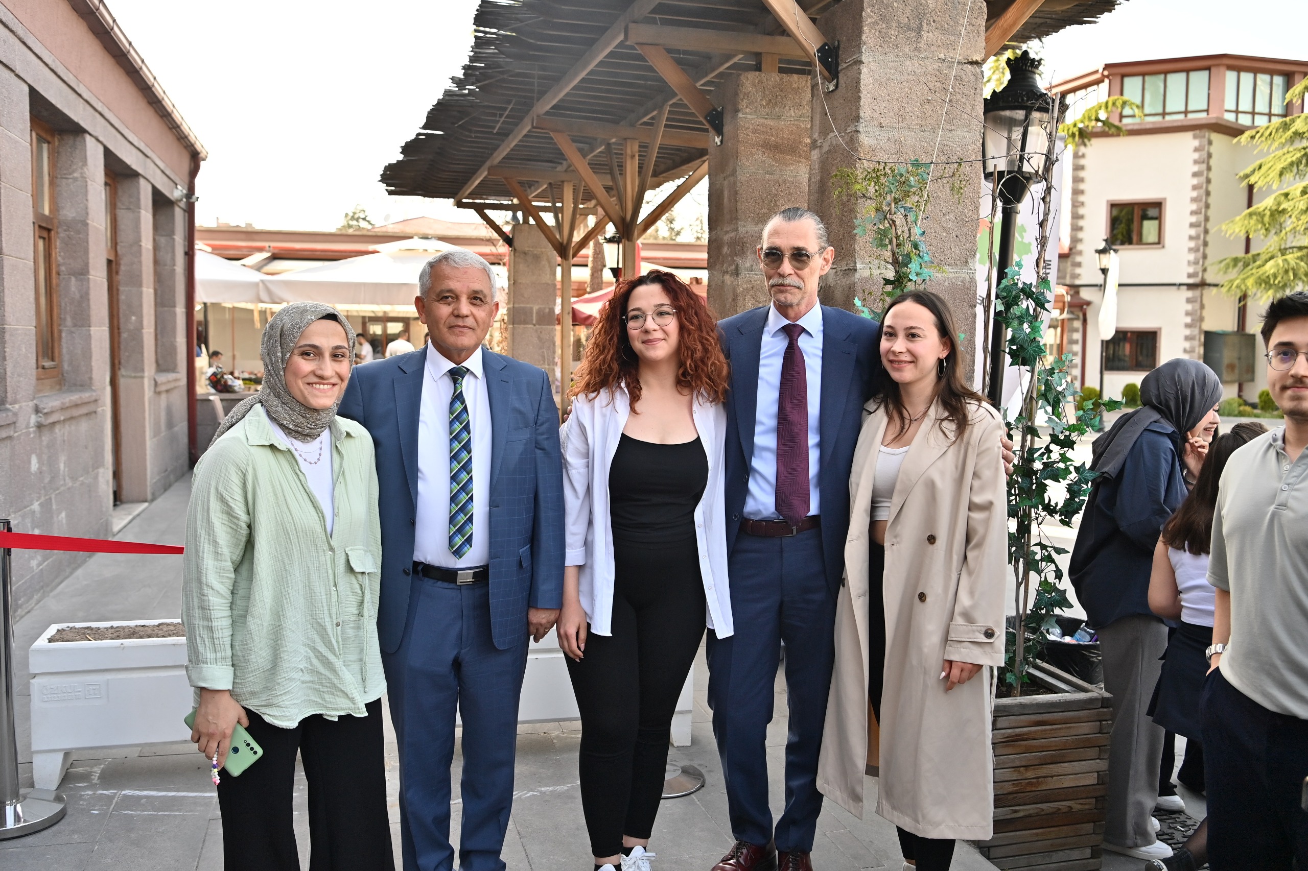 Beşikcioğlu’ndan MKM’ye sanat ziyareti