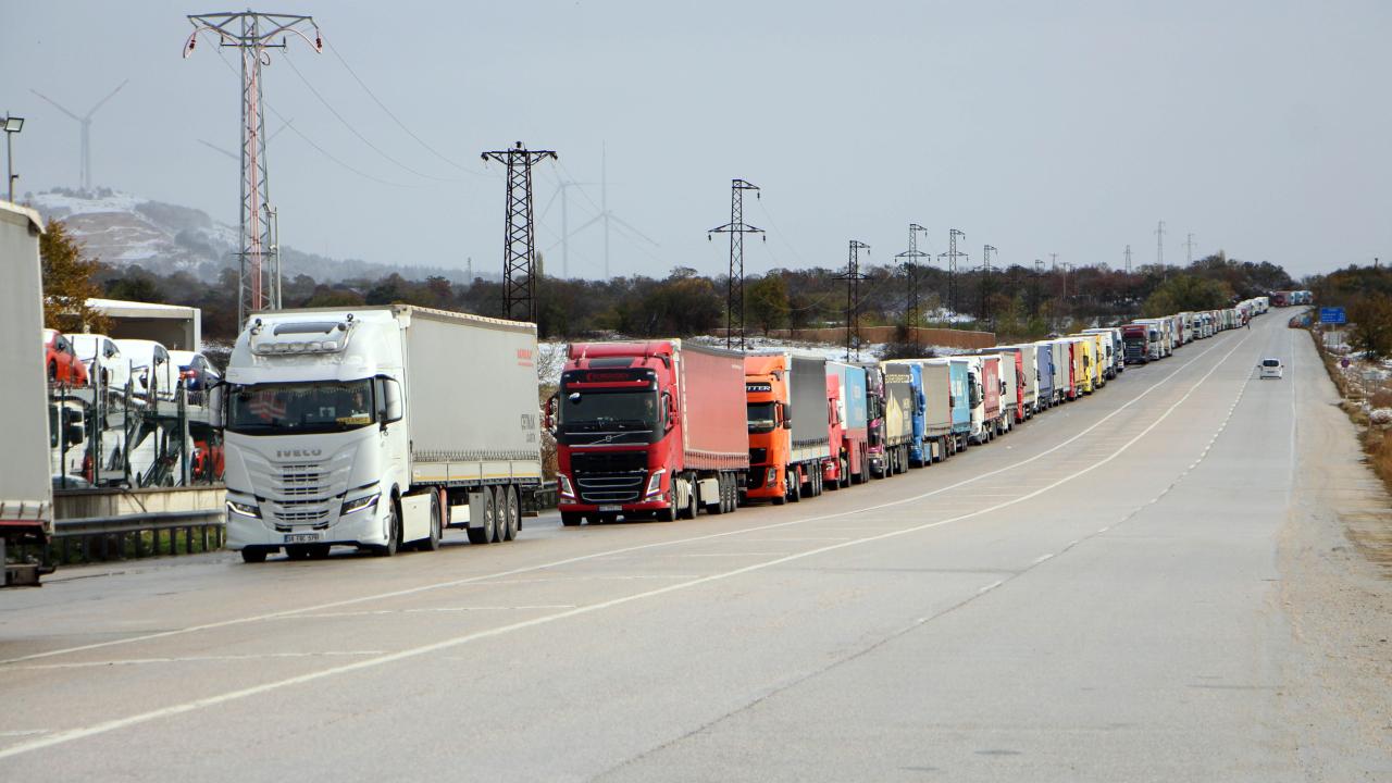 Bulgaristan sınır kontrolleri sıklaştırdı; TIR kuyruğu 20 kilometre kadar uzadı