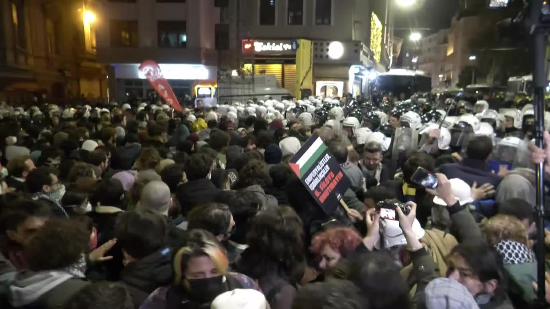 CHP'nin Gazze'ye destek yürüyüşünde polisin müdahale anları