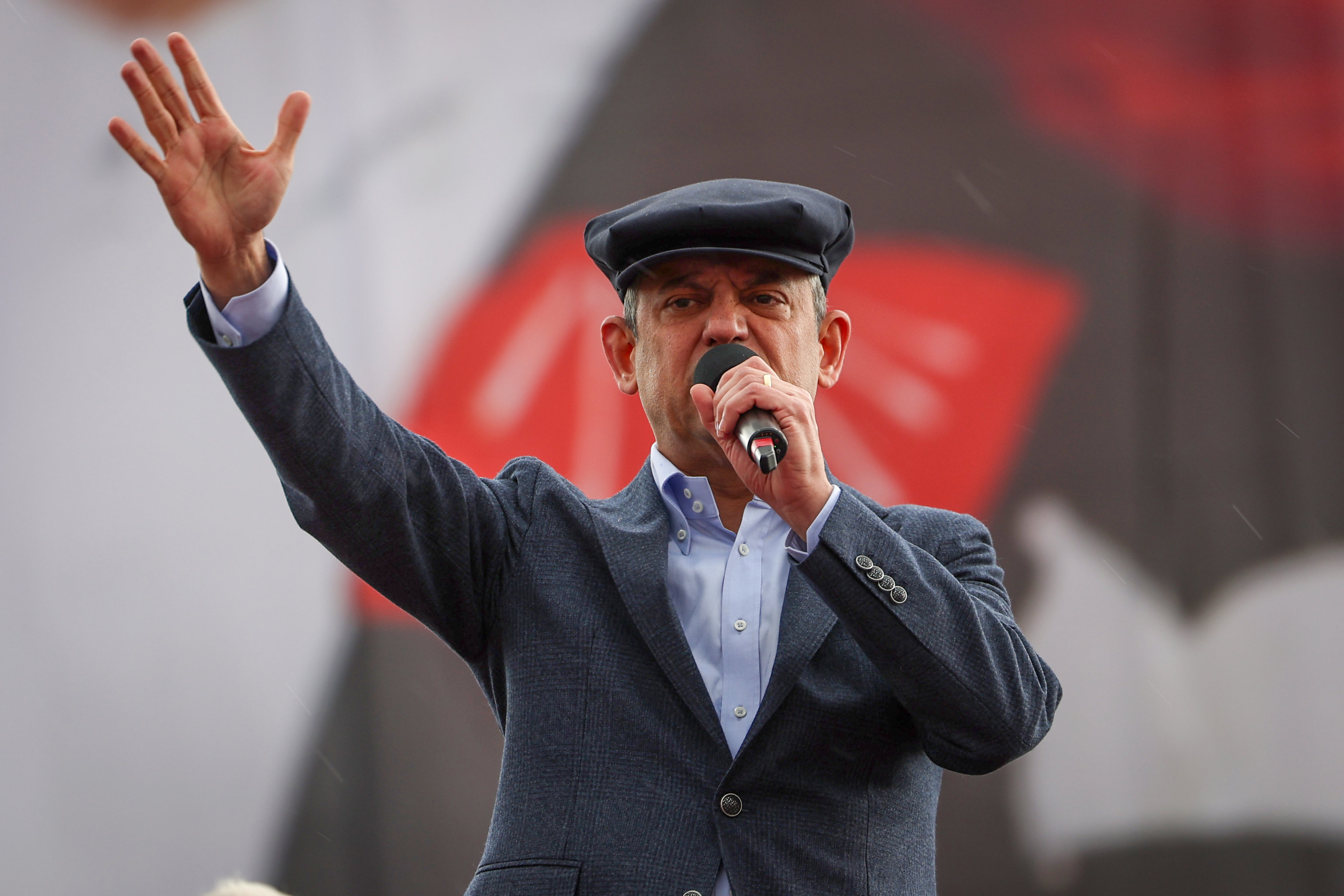 “AK Parti’nin kalesi gibi görülen birçok yerde olmaya devam edeceğiz”