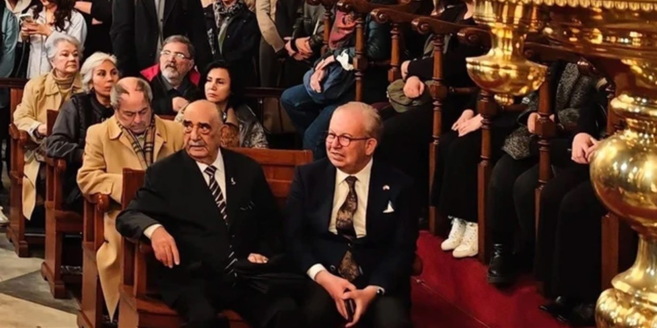 Paskalya ayininde dikkat çeken isimler: Veli Küçük yıllar sonra ortaya çıktı