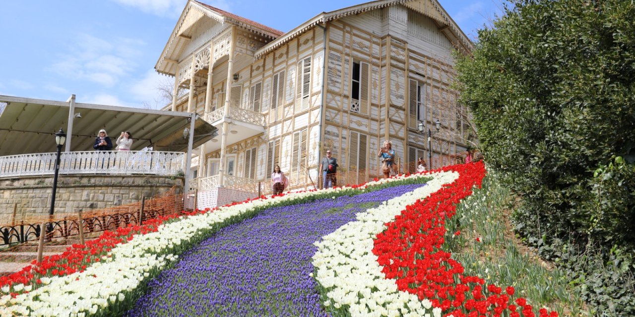 İstanbul baharı lalelerle karşıladı