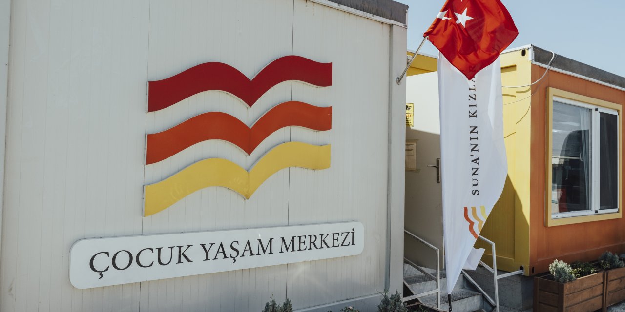 Bir gülüşle yeniden başlıyorlar