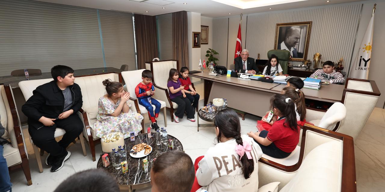 Dervişoğlu koltuğunu çocuklara devretti: “Mustafa Kemal’i unutturmayacağız”