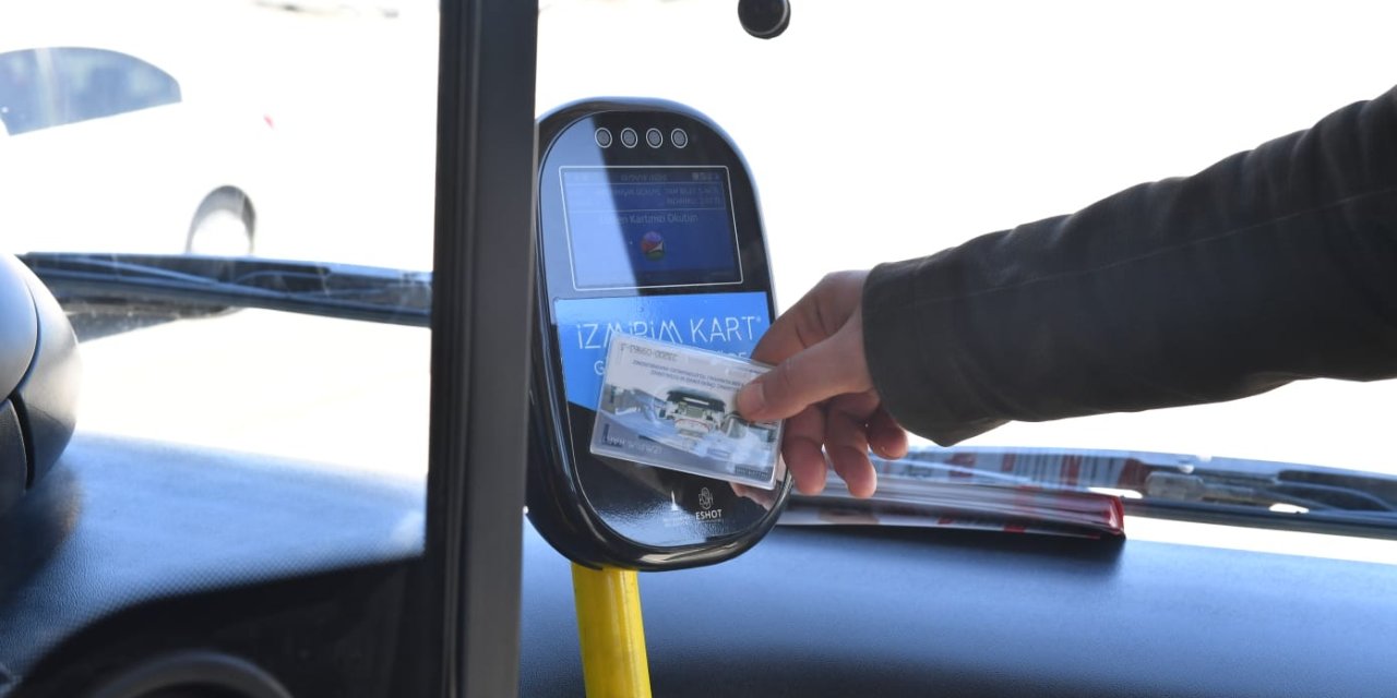 23 Nisan'da İzmir'de toplu ulaşım yarı fiyatına