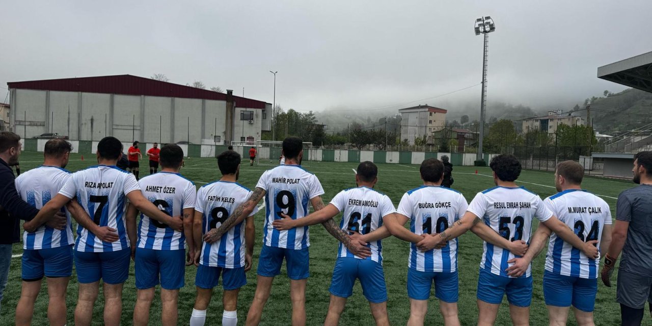 Fındıklı Belediyesi futbol takımından İmamoğlu ve arkadaşlarına formalı destek