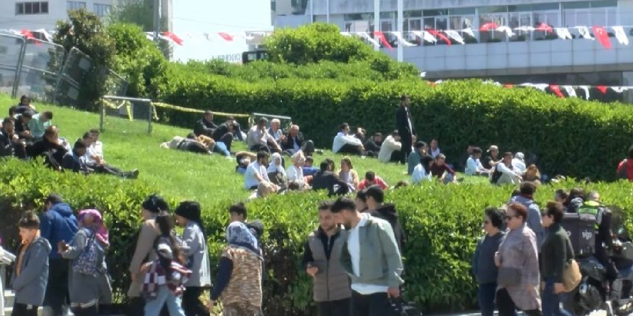 İstanbul Valiliği duyurdu: Okul bahçeleri ve camiler halka açıldı