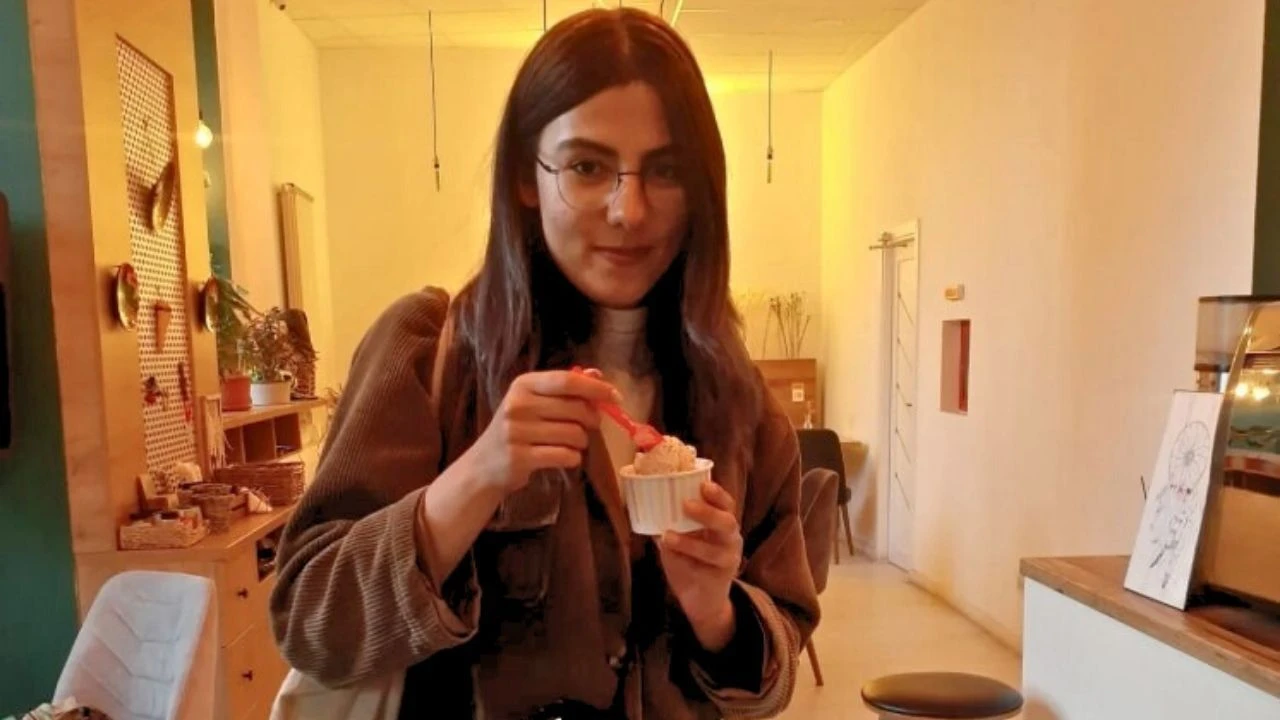 Esila Ayık ilk kez hakim karşısına çıktı... Duruşma yaklaşık 2,5 saat gecikmeli başladı