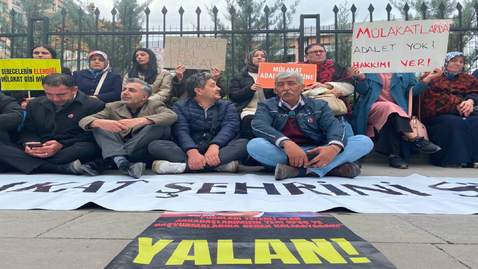 Mülakat mağduru öğretmenlerden Bakan Tekin’e sert tepki