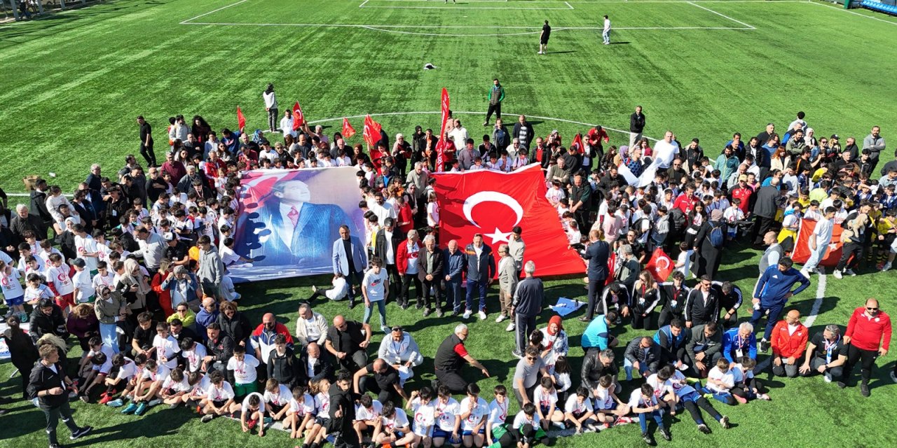 Ataşehir’de 23 Nisan renkli görüntülere sahne oldu: Çocuklar bayramı doya doya kutladı