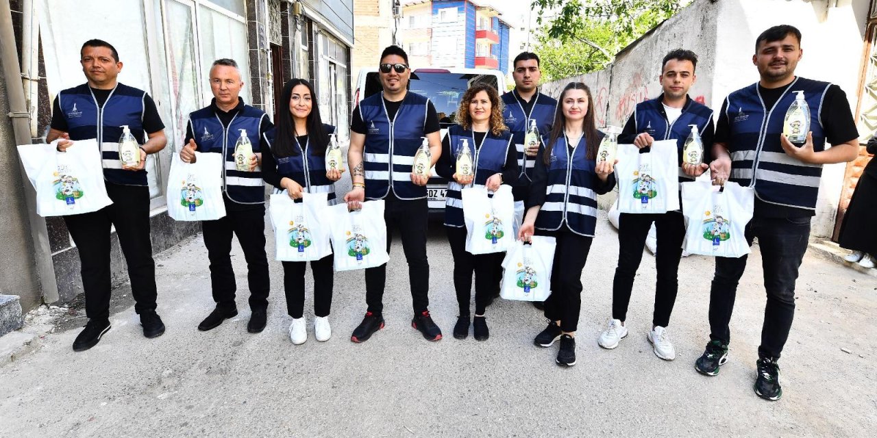 İzmir'den miniklere hem süt hem hijyen desteği