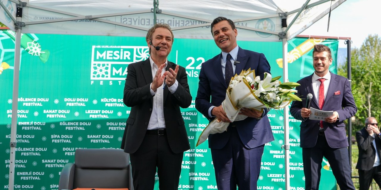 Manisa'da Sinan Meydan’dan çocuklara Atatürk dersi: “4 bin kitap okudu, her konuda okudu”