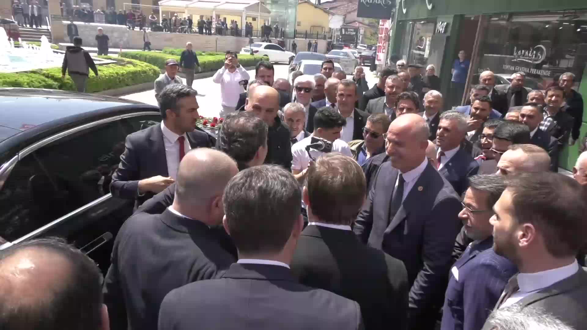 Yeniden Refah Genel Başkanı Erbakan: Özellikle İstanbul  bir an evvel depreme dayanıklı hale getirilmeli