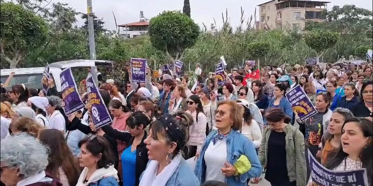 Suriye İçin Kadın İnisiyatifi'nden Suriye'de kadınlara yönelik şiddete karşı protesto yürüyüşü