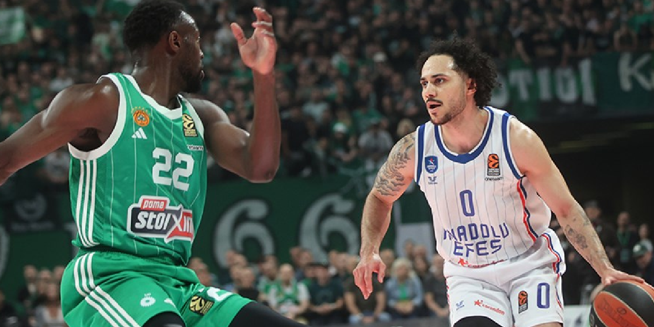 Anadolu Efes'ten Atina'da tarihi geri dönüş: Saha avantajını eline geçirdi