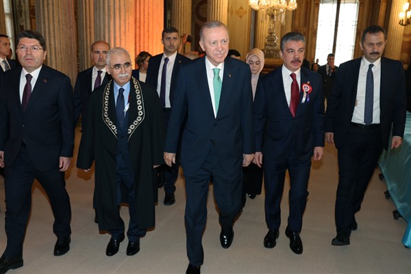 AYM Başkanı Özkaya: Hukuku kendi çıkarına kullananlara prim verilmemeli