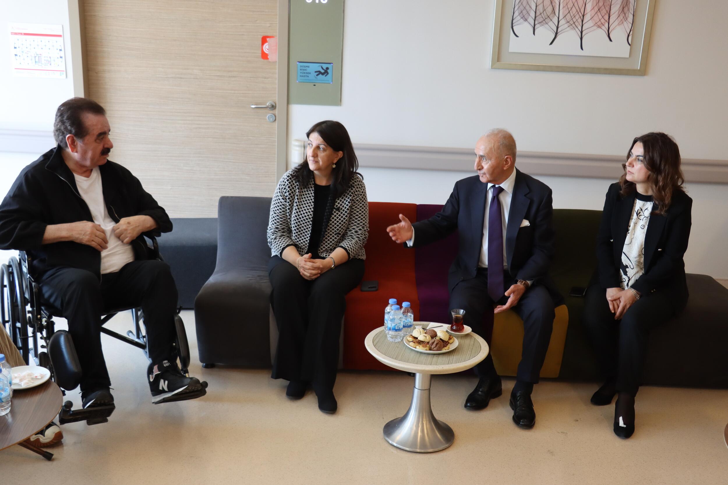 İbrahim Tatlıses ve Hikmet Çetin'den Sırrı Süreyya Önder'e ziyaret