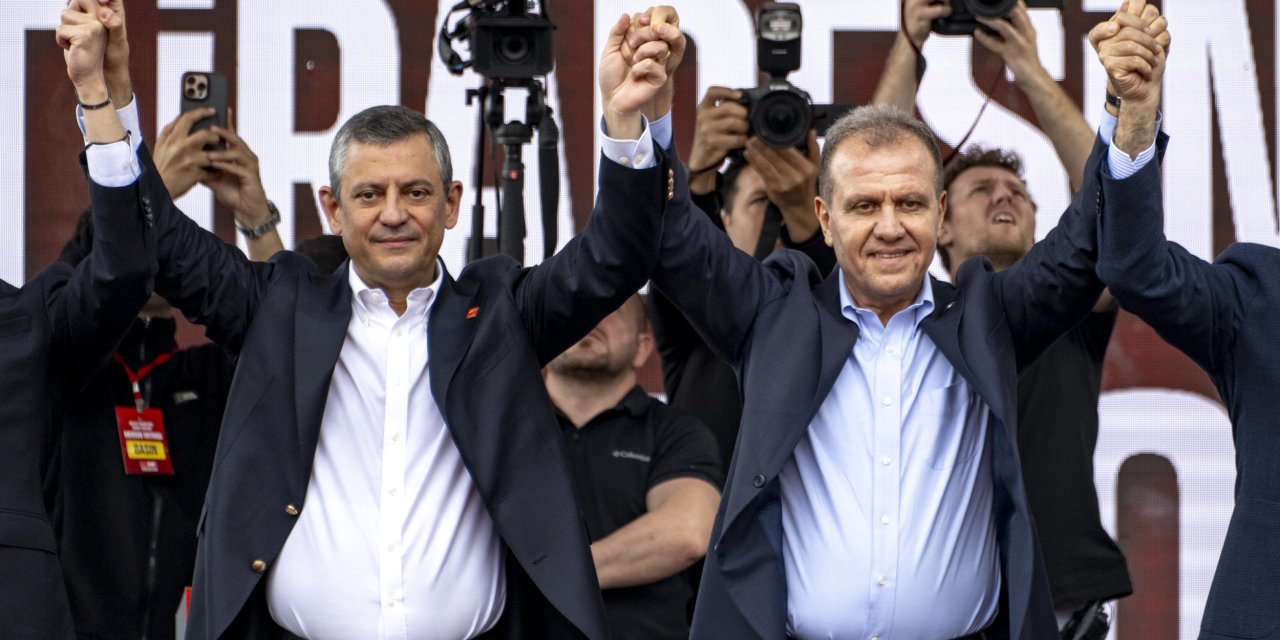 Mersin’de tarihi buluşma: CHP iradeye sahip çıkıyor, Mersinliler adalet için ayağa kalktı