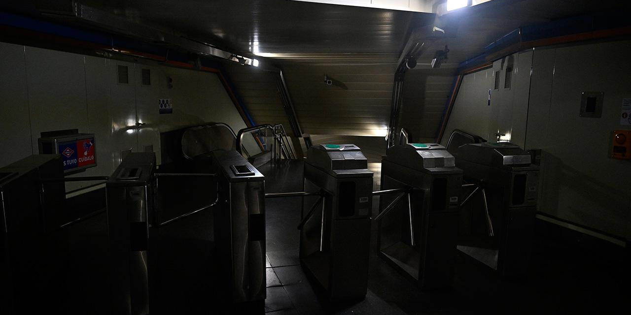 Elektriklerin kesildiği İspanya'da acil durum ilanı!