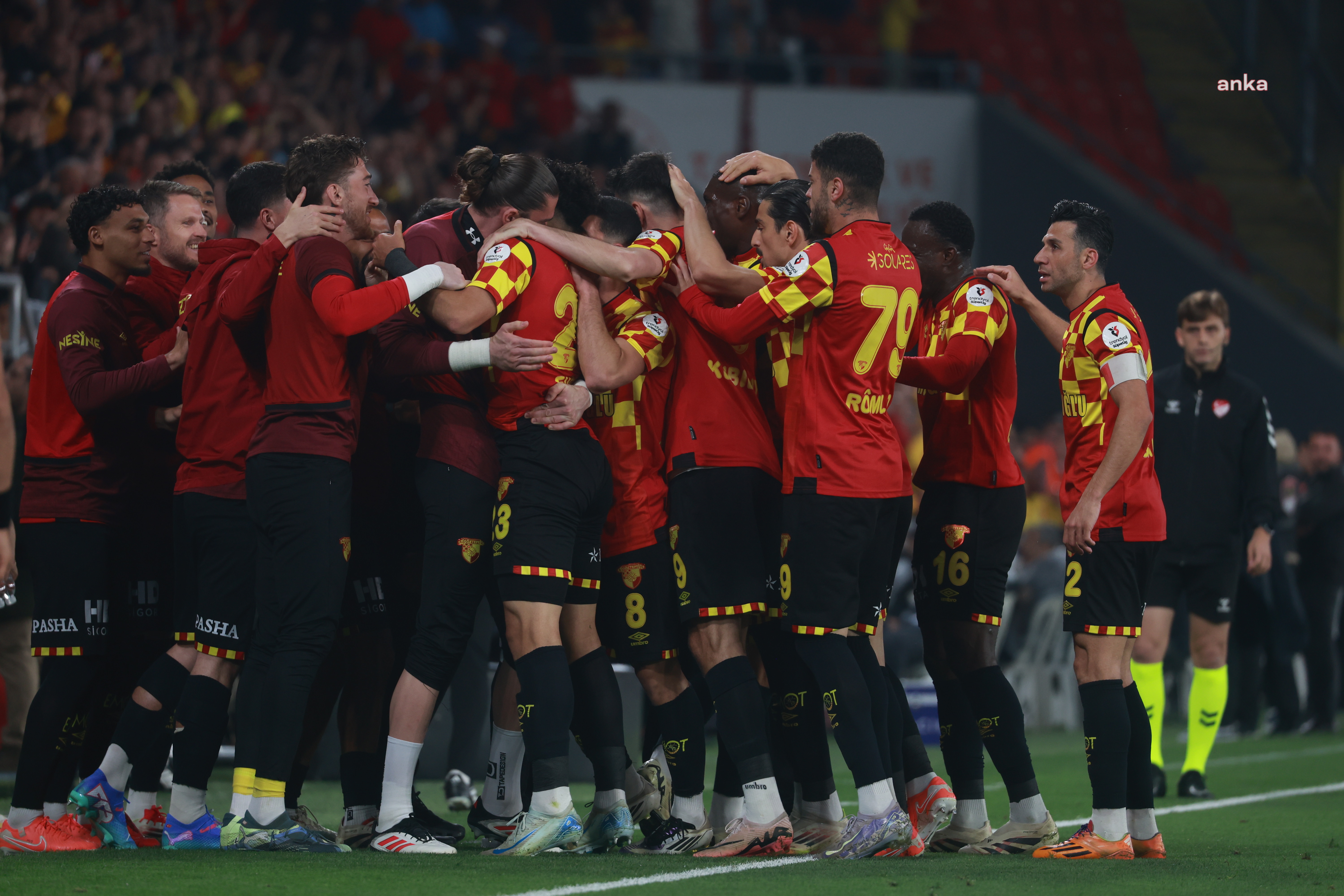 Göztepe, RAMS Başakşehir'i 4-1 mağlup etti