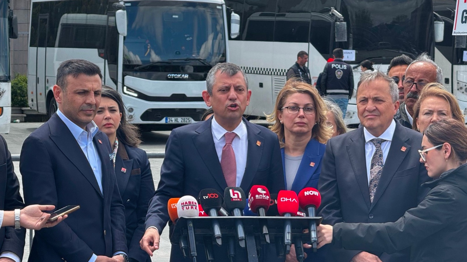Özgür Özel’den Özdağ davası sonrası açıklama: Meydanları biz doldururuz, herkes haddini bilecek