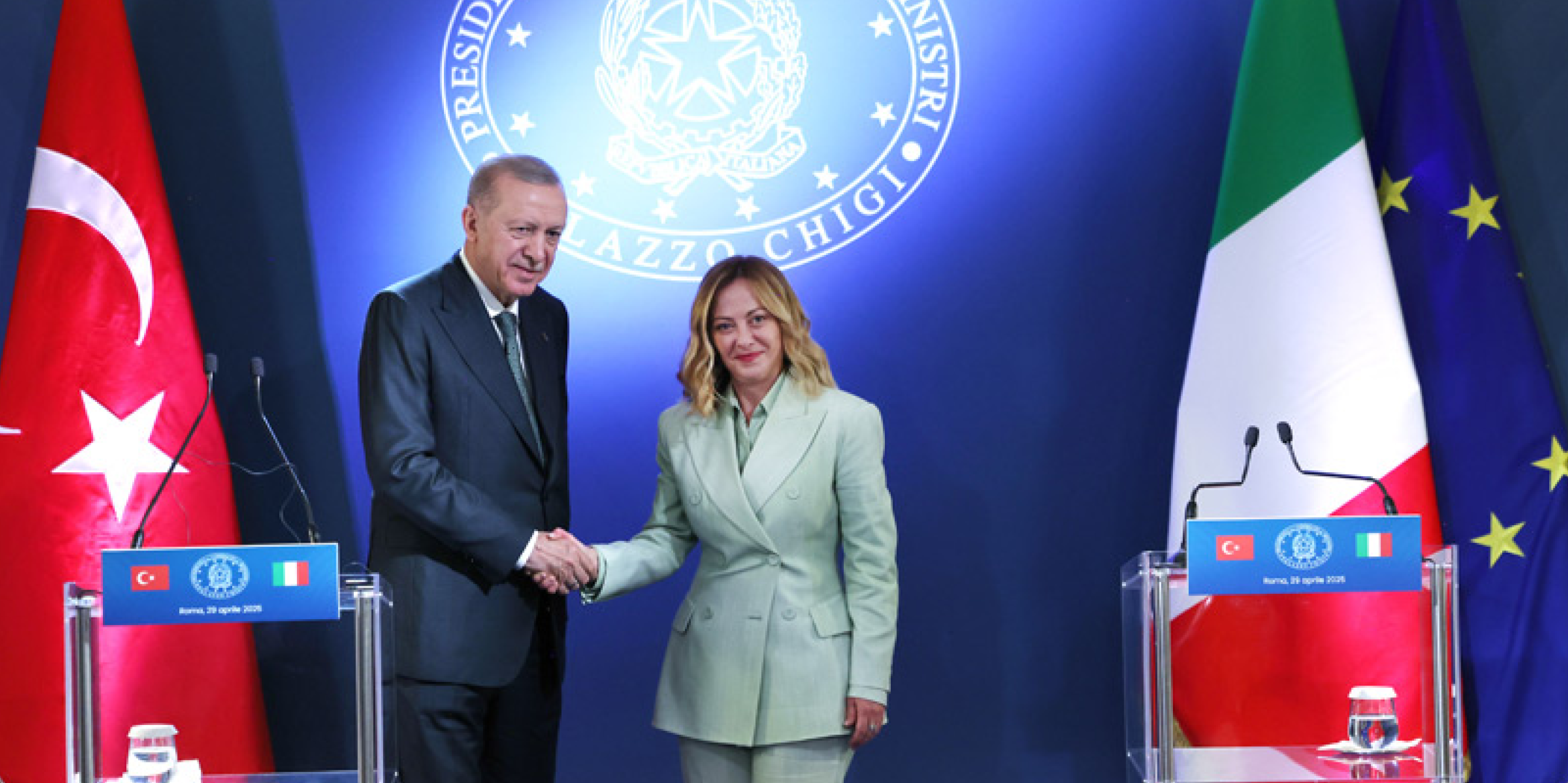 Erdoğan ziyarete gitti, kolaylık istedi, İtalya 5 bin vize randevusunu iptal etti