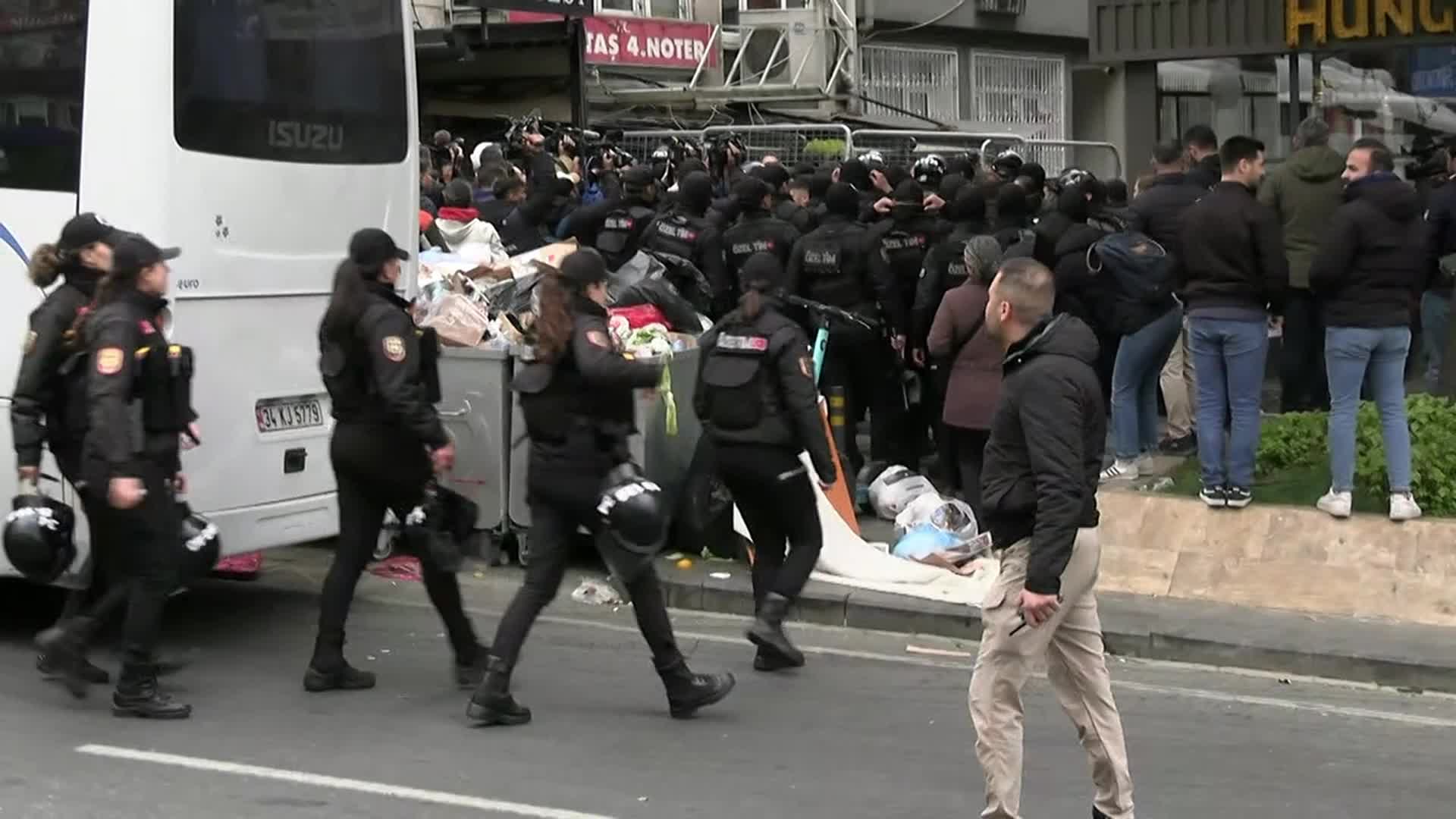 Beşiktaş'ta plastik kelepçeyle 1 Mayıs gözaltısı