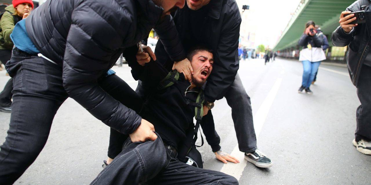 Taksim'e yürümek isteyenlere sert müdahale: 407 kişi gözaltına alındı