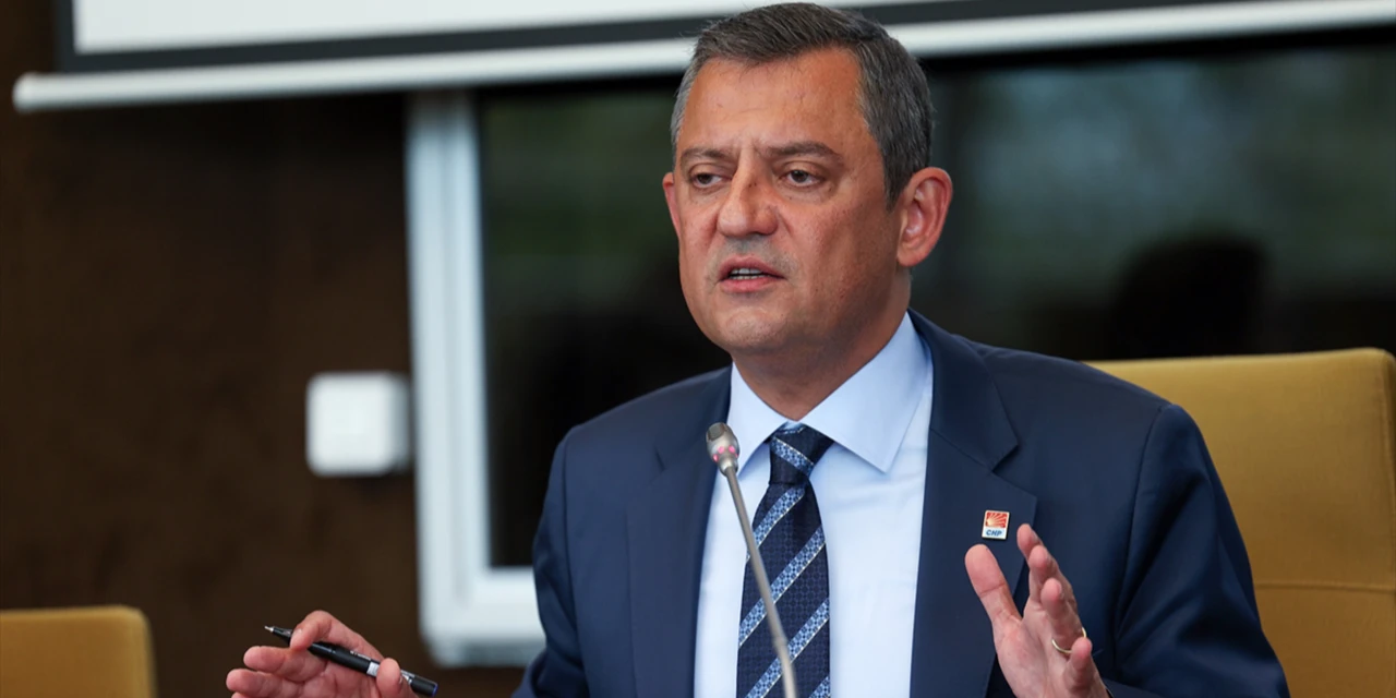 Özgür Özel'den TRT'nin kuruluş yıldönümü için manidar mesaj: Kutlamıyoruz, hatırlatıyoruz!