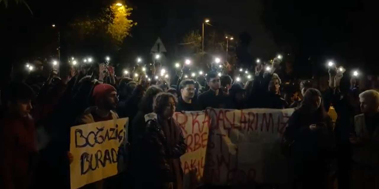 Üniversiteliler, gözaltındaki arkadaşları için Vatan Emniyet'in önünde