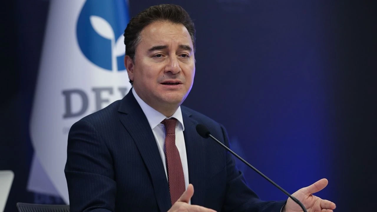 Babacan: “Meclis’in Anayasa’yı kendi eliyle delmesi kabul edilebilir bir şey değil