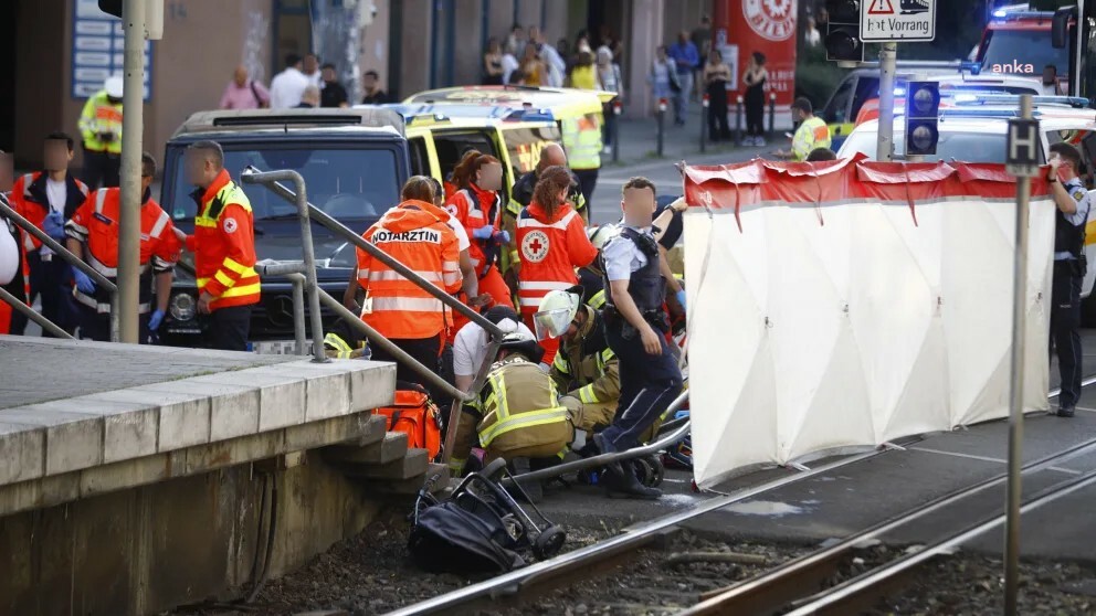 Stuttgart şehir merkezinde araç kalabalığın arasına daldı: 1 kişi öldü, 8 kişi yaralandı